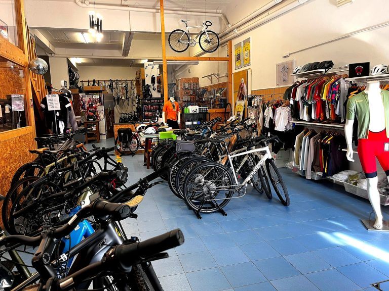 Vestuário Vedette Cycling e equipamento na loja de Setúbal