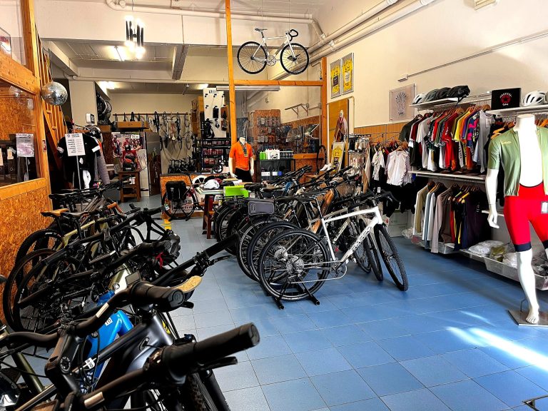 Vestuário Vedette Cycling e equipamento na loja de Setúbal