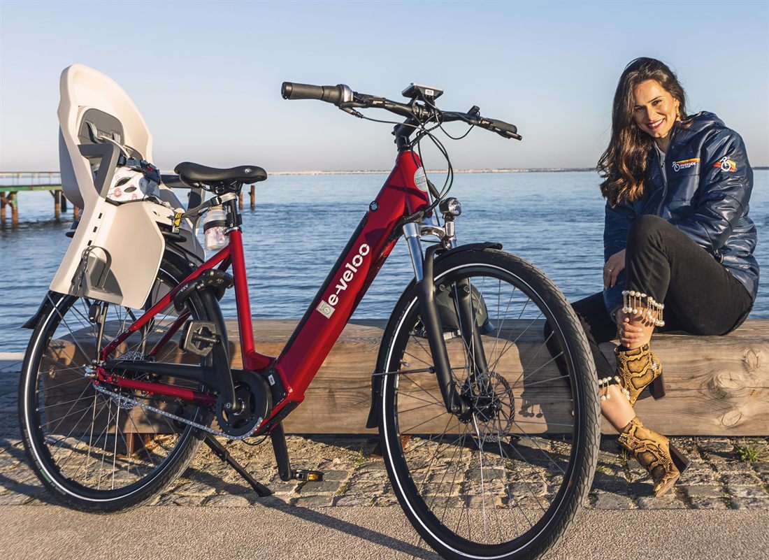 Bicicleta elétrica urbana BE-Veloo junto ao rio Sado