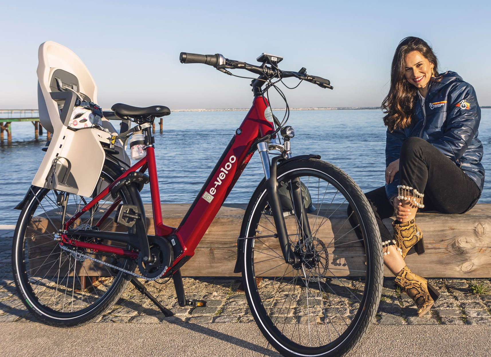 Bicicleta elétrica urbana BE-Veloo junto ao rio Sado